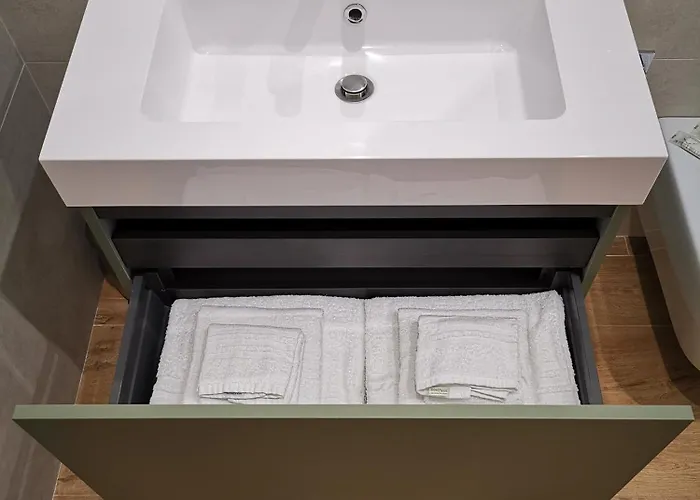 Cattaro 65 - Flexible Check-in Бари